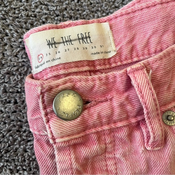 SOLD 🚫💕RARE! FREE PEOPLE WE THE FREE PINK DENIM SHORTS💕 - Picture 3 of 4